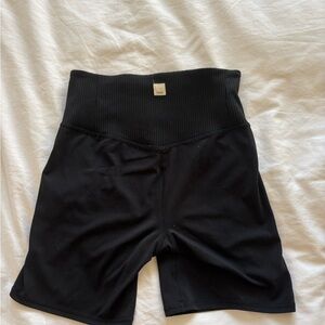 Vuori biker shorts